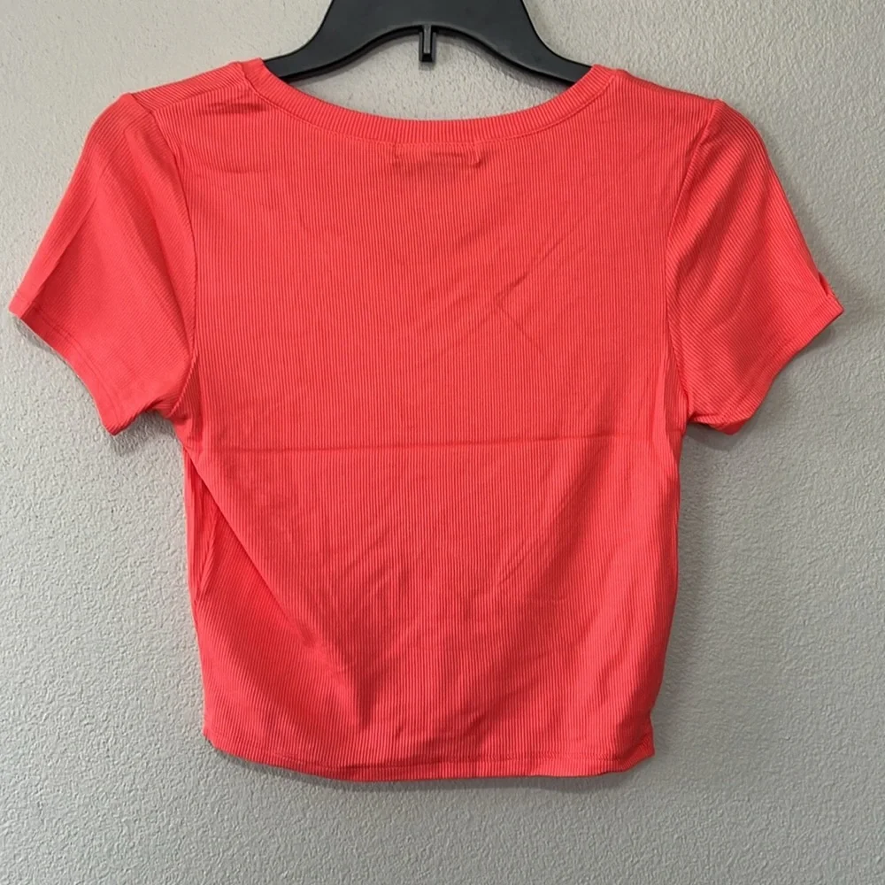 Women’s short sleeve‎ V-neck cropped top multiple sizes - Picture 3 of 4